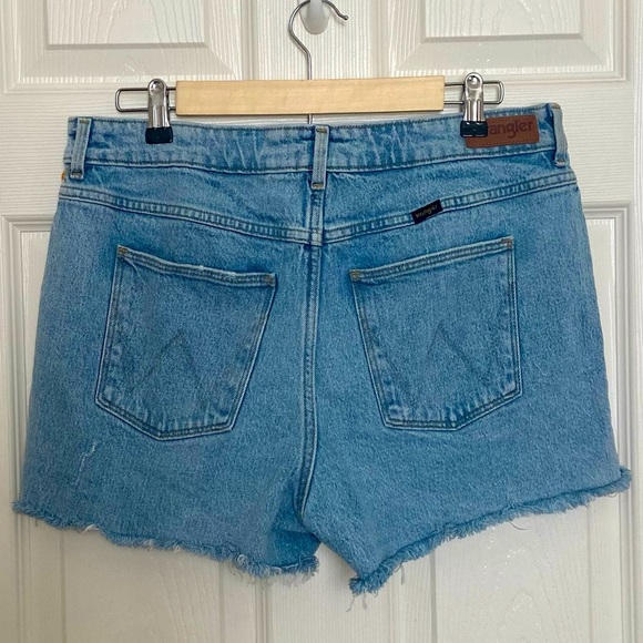 Wrangler High Rise Vintage 3” Cutoff Jean Shorts Size 12/31 - Picture 1 of 9